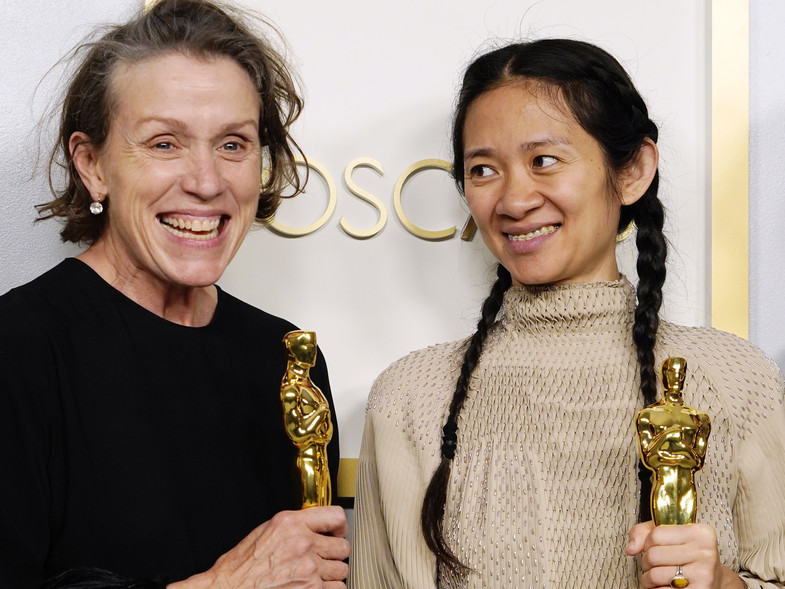Clhoe Zhao y Frances McDormand Oscar2021